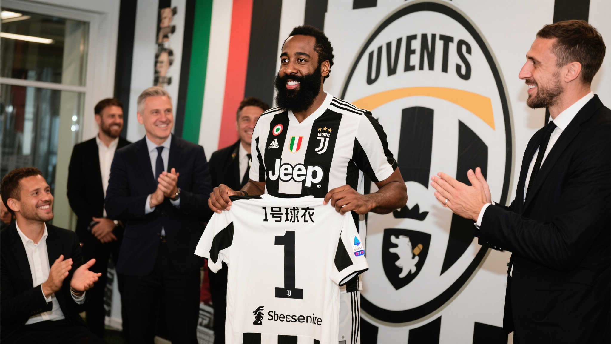 哈登喜获尤文图斯1号球衣,化身球队新成员 在足球与篮球的跨界合作越来越频繁的今天,体育明星之